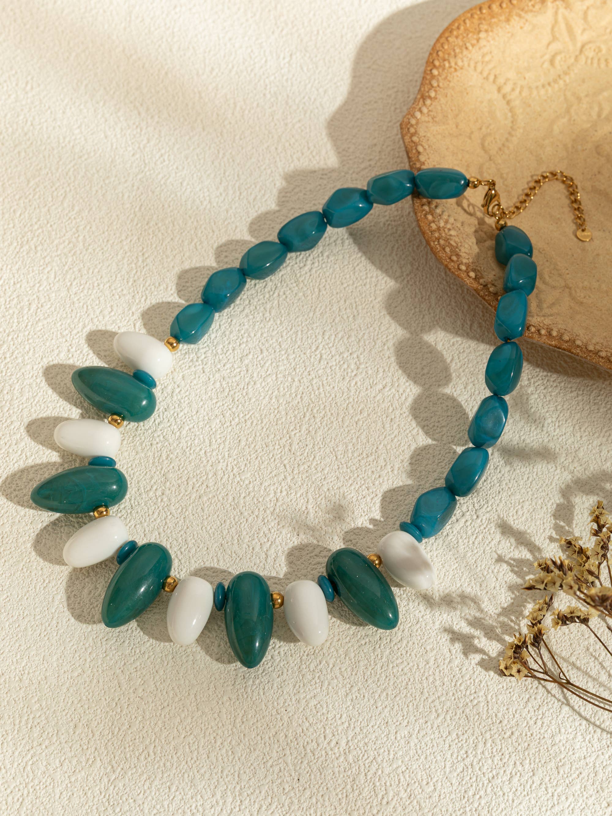 Ovale harskettingen in kleur met een chique gouden ketting