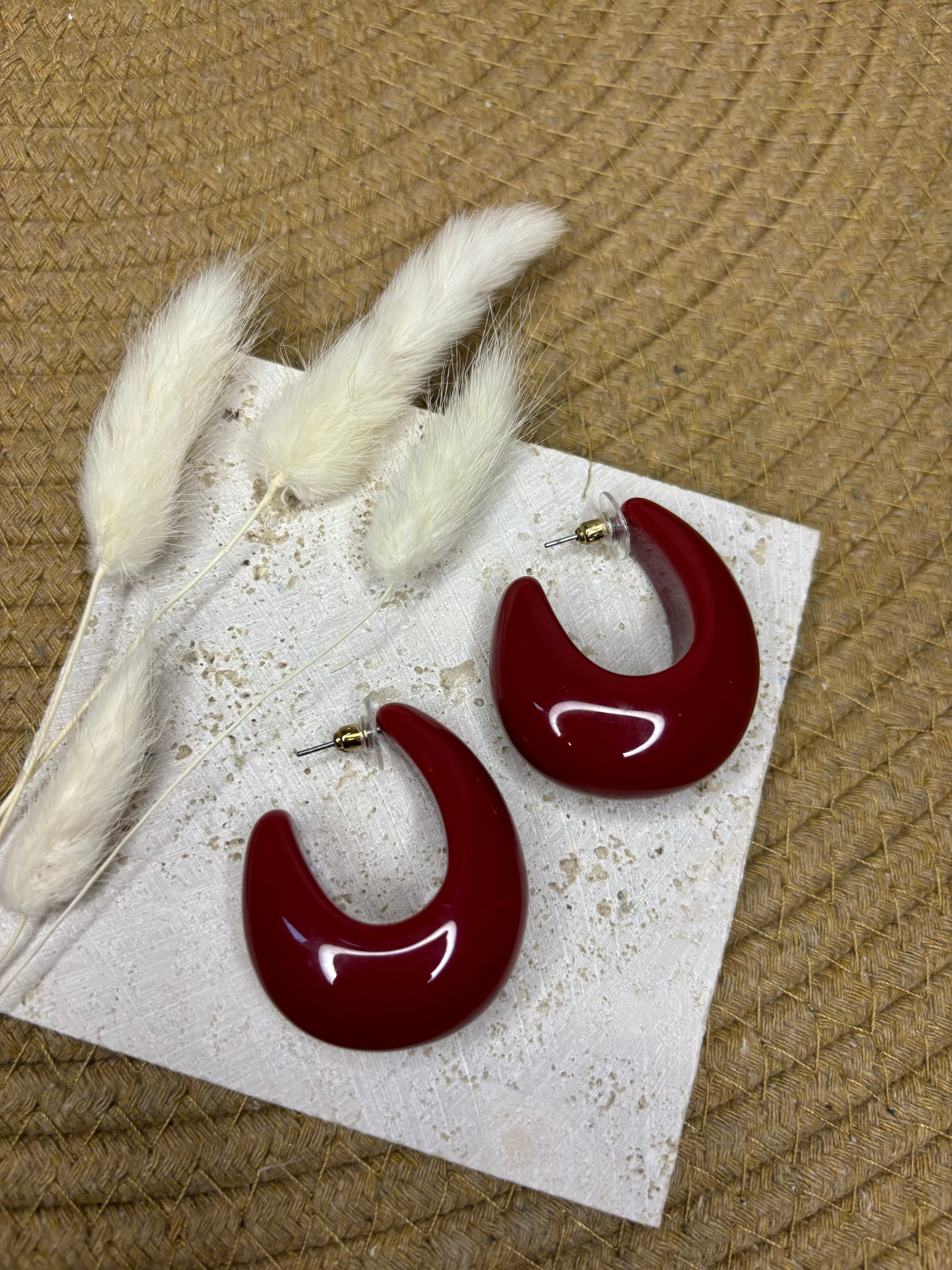 Statement halvemaan oorbellen - Donkerrood