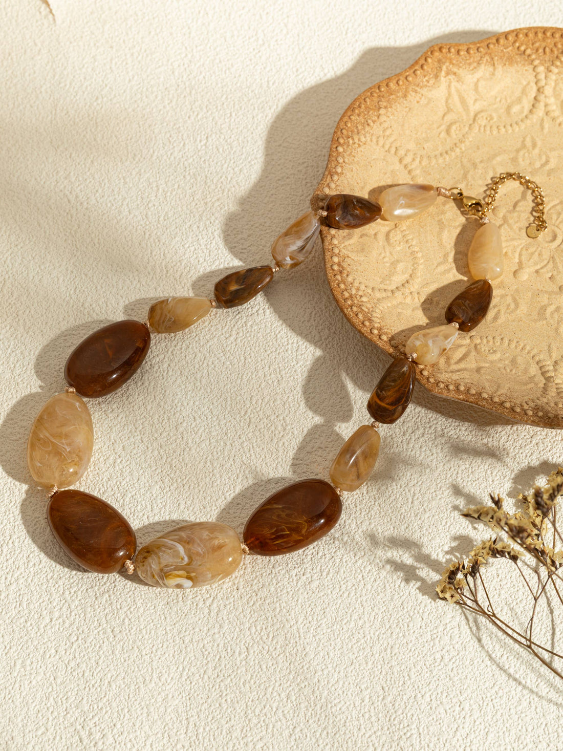 Ovale Halsketting van hars in verschillende kleuren