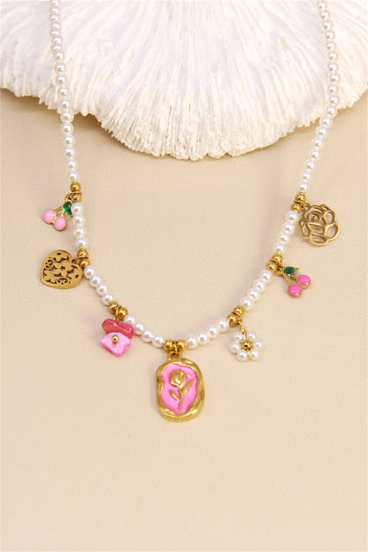 Parelketting met rozenbedels