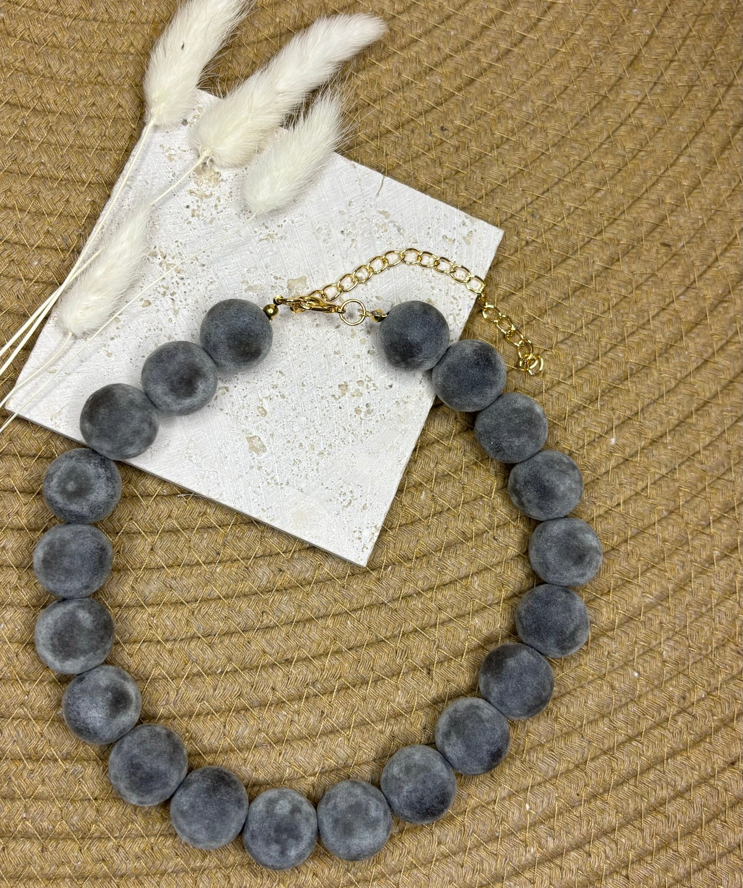 Velvet kralenketting - Grijs