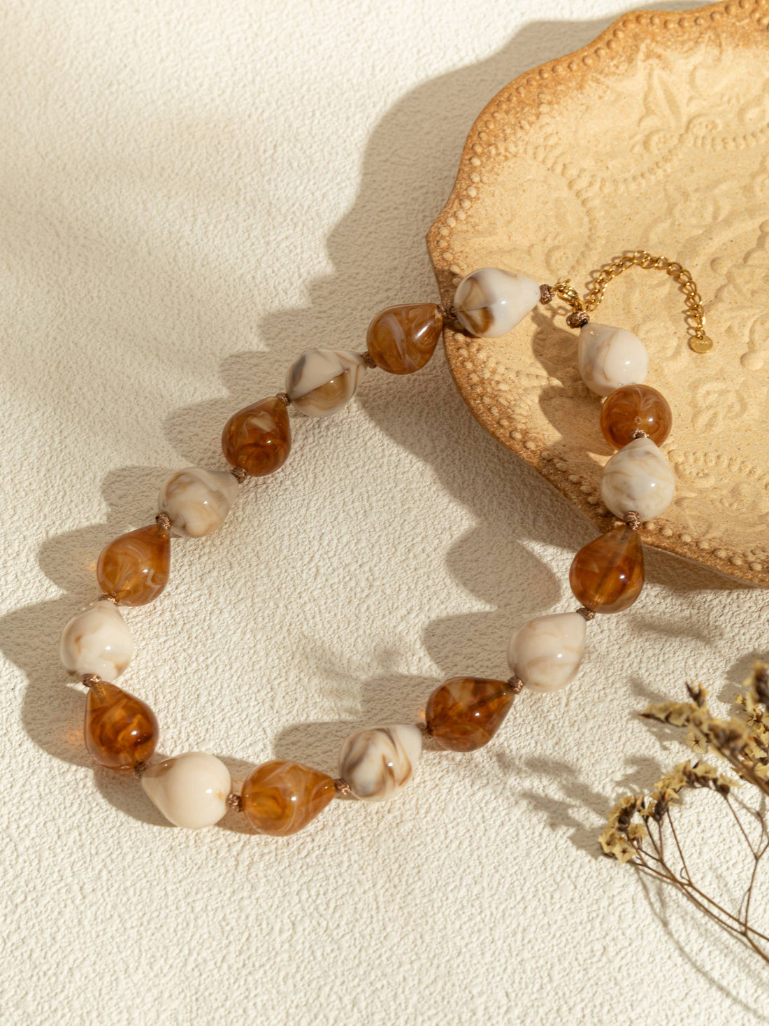 Harsdruppelkettingen in kleur met chique vergulde stalen ketting