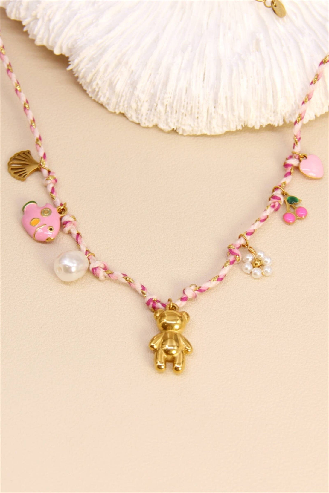 Stoffen ketting met bedels