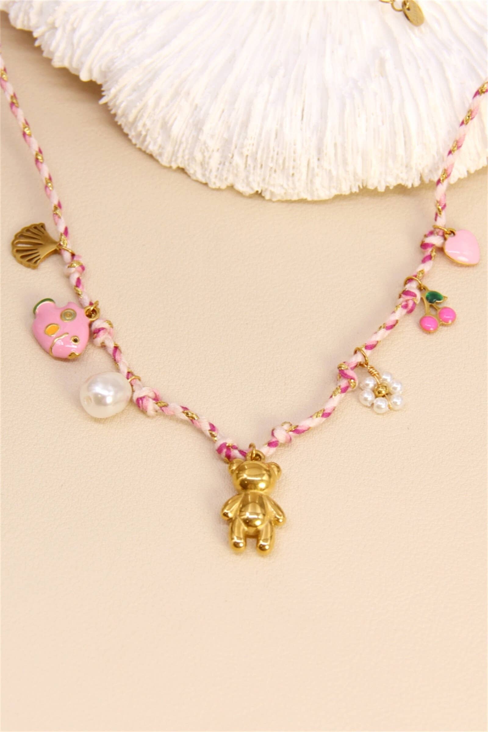 Stoffen ketting met bedels