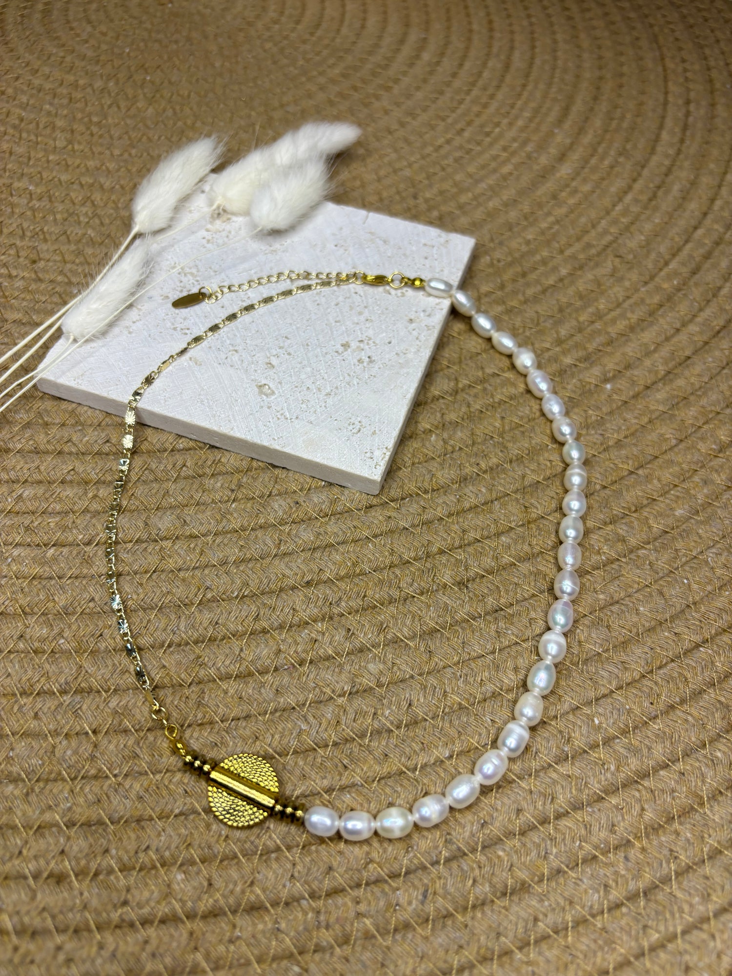 Parelketting met gouden detail